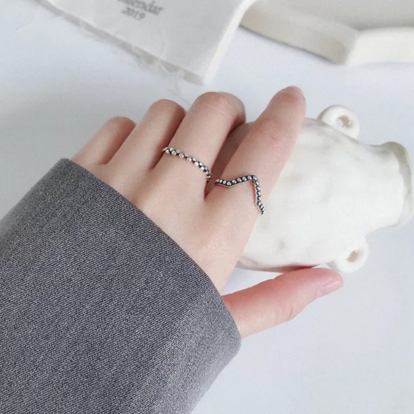 π S925 V-Shaped Eternity Ball Ring - Picture 4 of 6